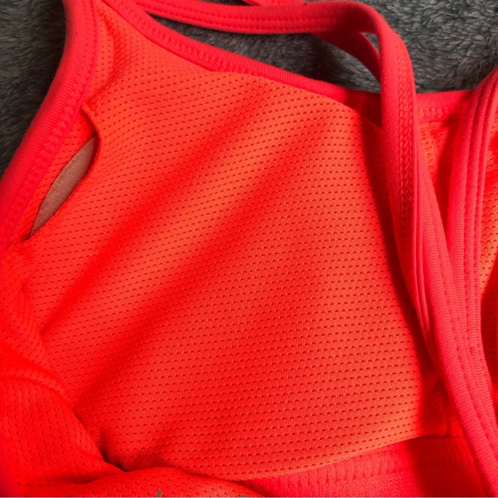 ***SOLD***Women’s Athleta workout athletic tank - Picture 9 of 12